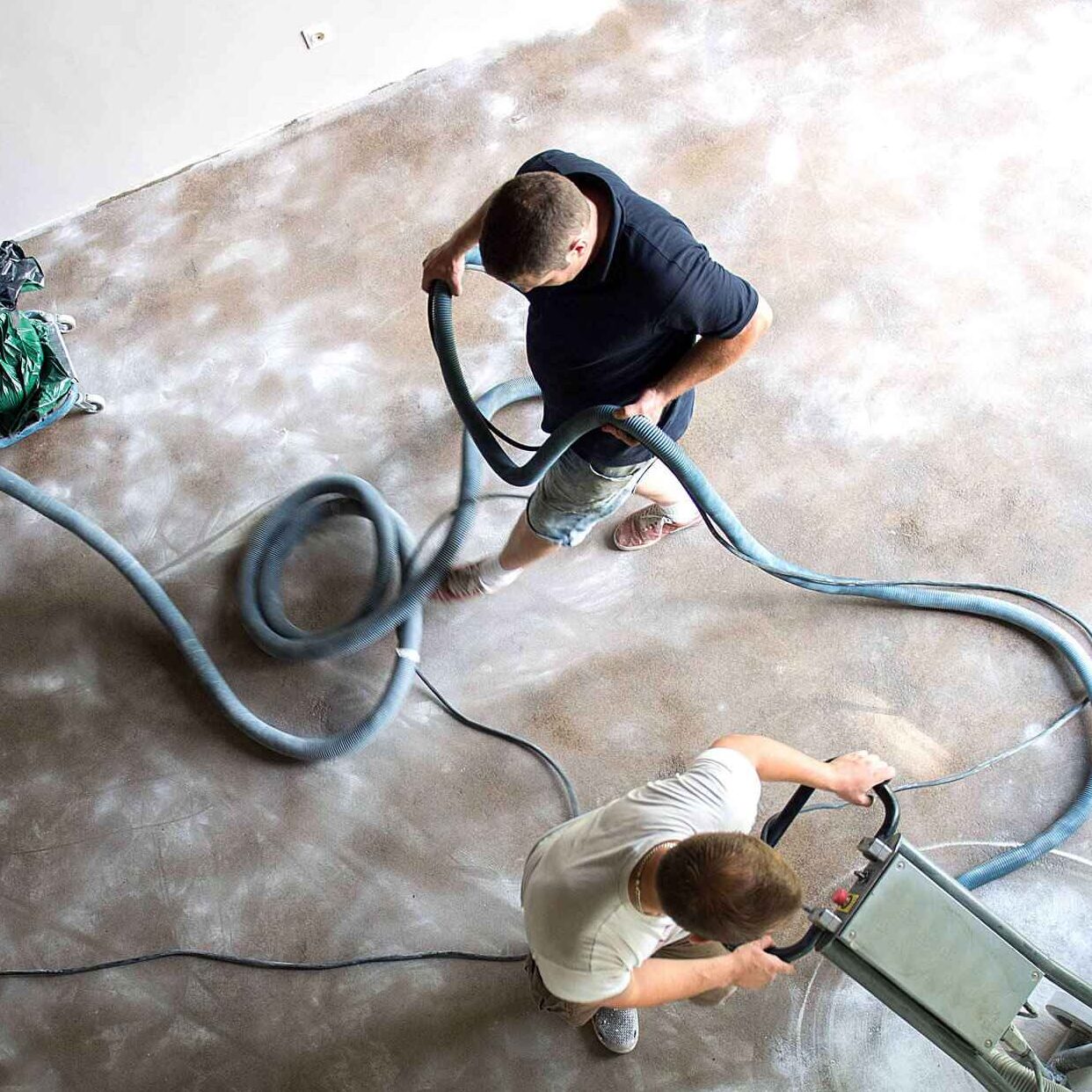Polished+concrete+epoxy+installation+(1)_11zon (1)